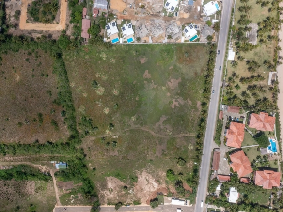 Exclusive Lot For Development – Kitebeach