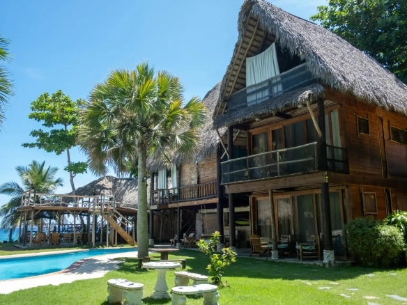 Exclusive Beach Front Property Maravilla Ecolodge