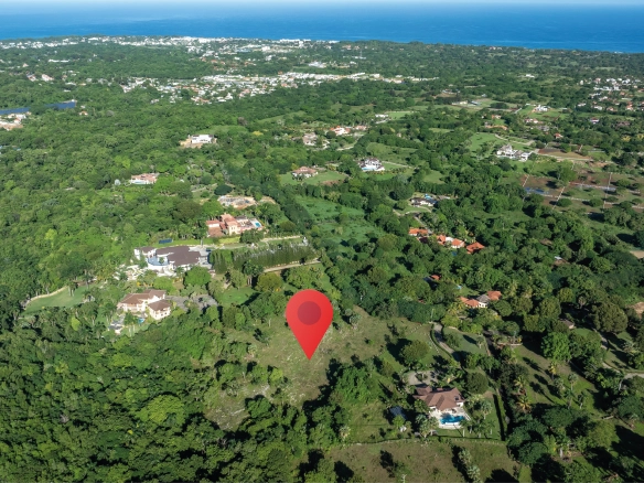 Gorgeous 5 acre+ lot in Exclusive Mountain community – Only $17.50 US/m2