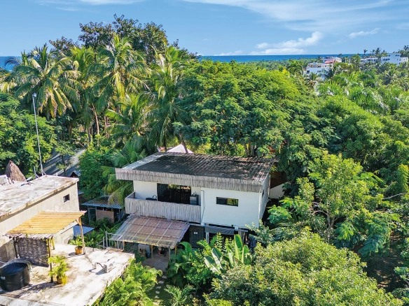 Tropical Paradise Home with Rental Potencial