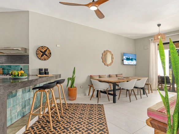 Live the Beach Life: Modern Furnished 2 bedroom Apartment