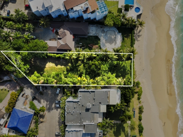 Oceanfront Investment Opportunity in Playa Laguna